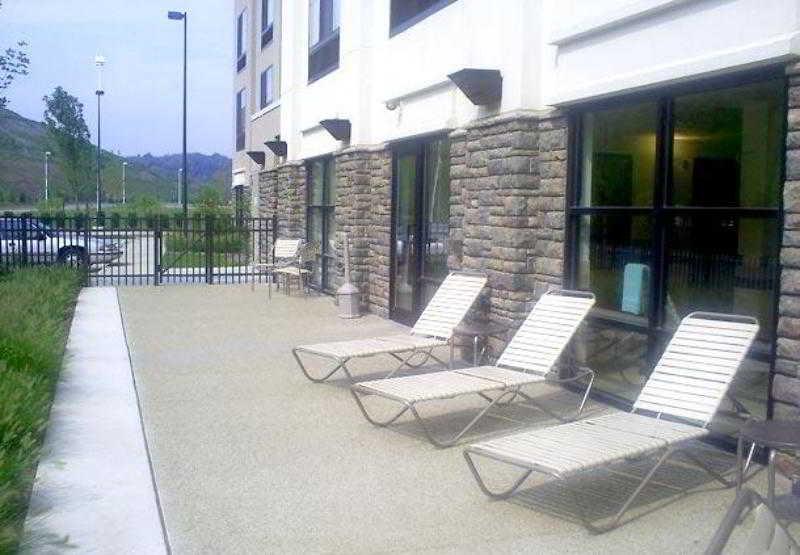 Springhill Suites Pittsburgh Mills Tarentum Удобства фото